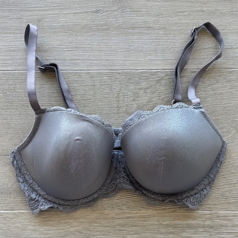 Victoria's Secret Shimmery Silver Lace Bra & Thong Set - Picture 4 of 6